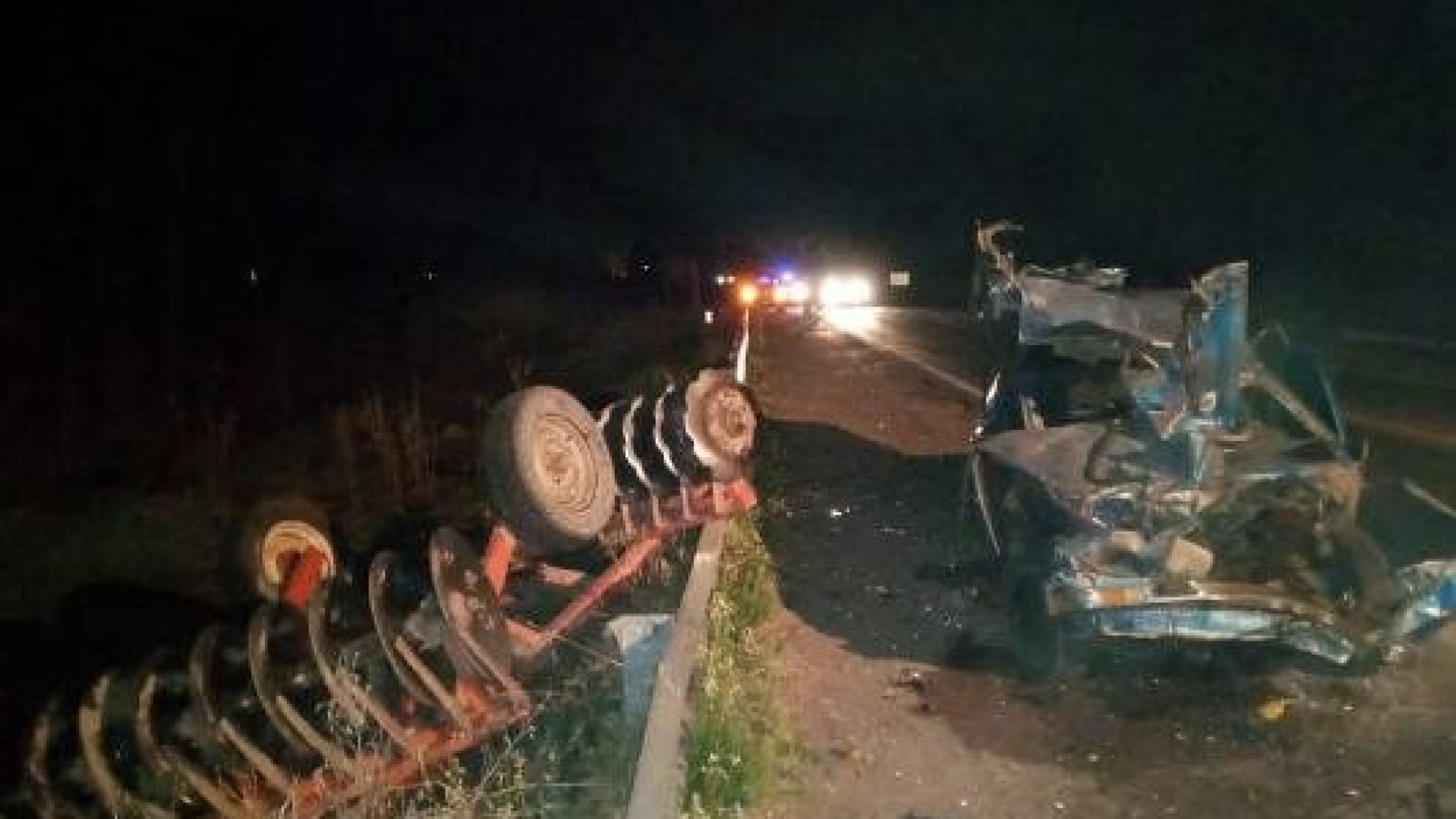 Se desenganchó una rastra en la Ruta 40, impactó contra un auto y un hombre quedó grave